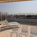 Une Terrasse, La Mer, Le Reve Incomparable A Cannes